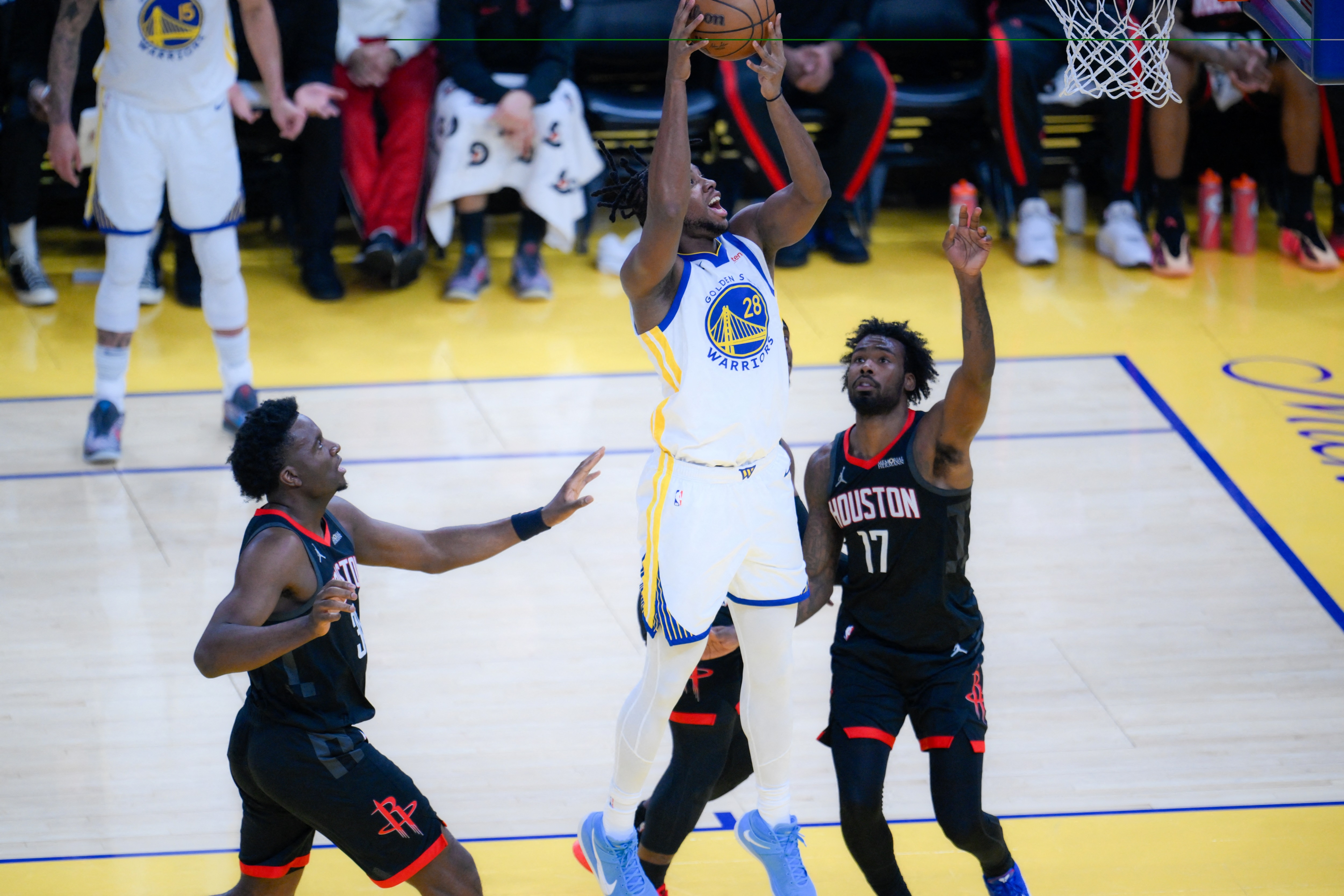 开云体育APP下载-库里：你能看出贝西的比赛感觉很好&amp;他充满侵略性 14分12板很关键